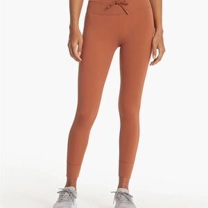 Vuori Daily Legging in Light Penny
